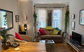 True Colours Apartment In Central Location
